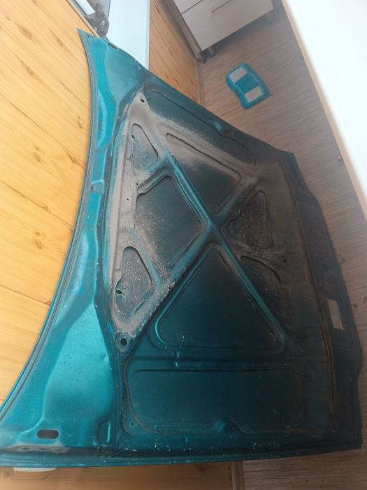 Капот на Carina e