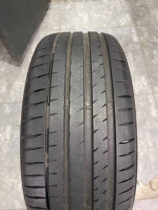 Michelin Pilot Sport 4  245/45R19