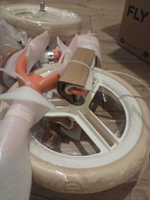 Vand bicicleta fara pedale Kinderkraft Fly Plus pentru copii