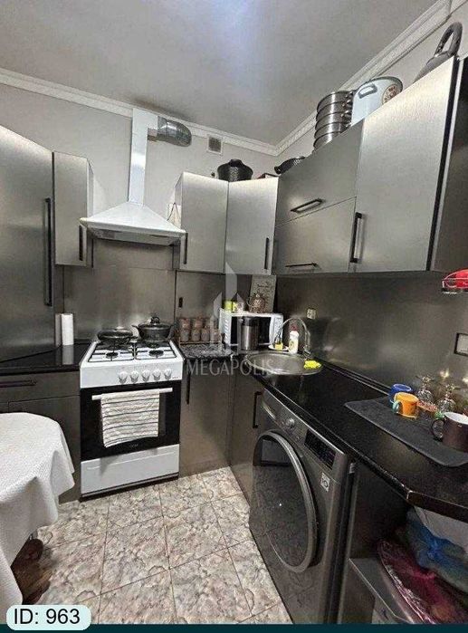 7 mikrarayon 43 maktab tomonda 3 xonalik kvartira sotiladi №963