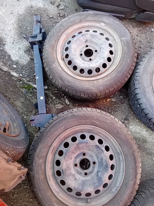 Джанти 15ки за Дачия 4×100 Ет 40 с зимни нови гуми Debica