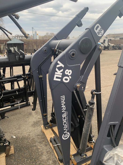 Погрузчик копновоз фронтальный универсальный ПКУ-0,8 "Сальсксельмаш"