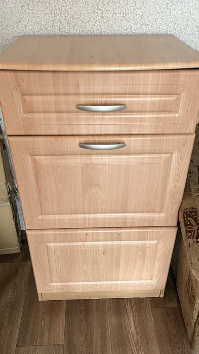Продам стенку и комод срочно