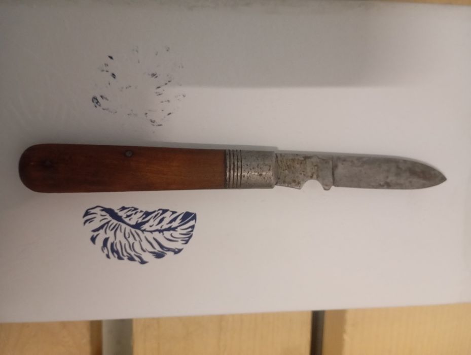 Vând briceag vechi ww 2 în stare bună, fără jocuri