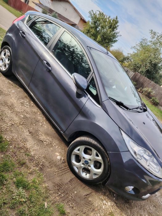 Vând  Ford fiesta