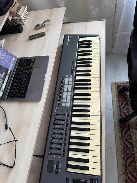 Novation launchkey 61 MIDI