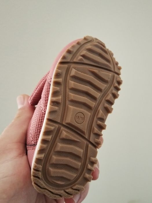 Обувки и пантафи за бебета