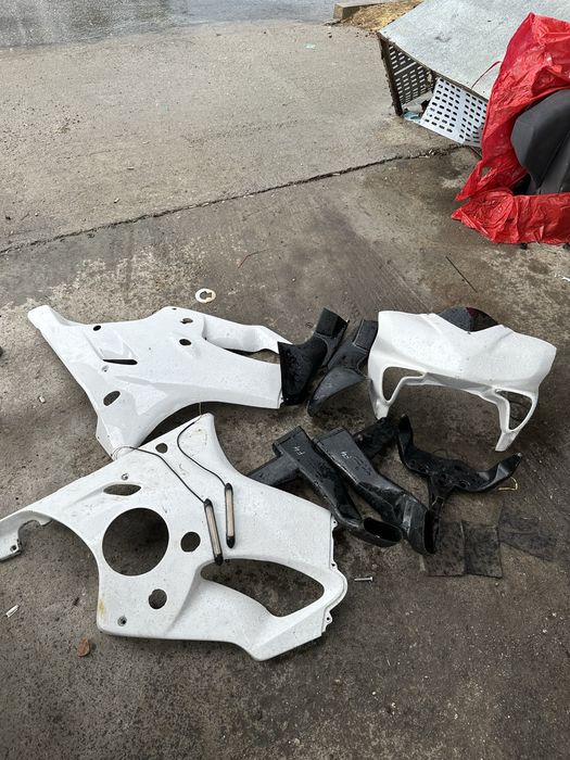 Honda cbr f4 смоли,пластмаси,капаци