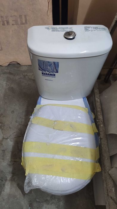 раковины для ванной комнаты новые и унитаз со всеми акцессуарами