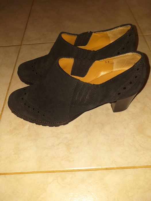Pantofi cu toc piele întoarsă