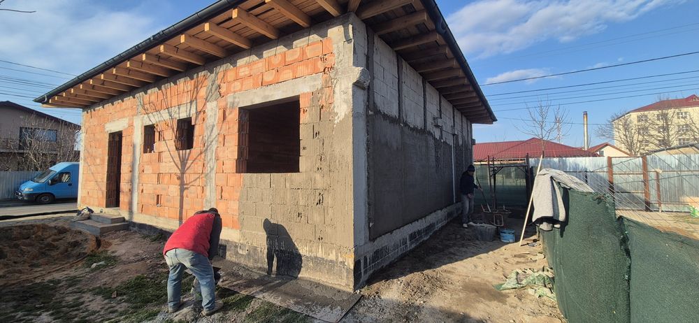 Amenajari interioare / Constructii / Renovari interioare si exterioare - meserias // constructor