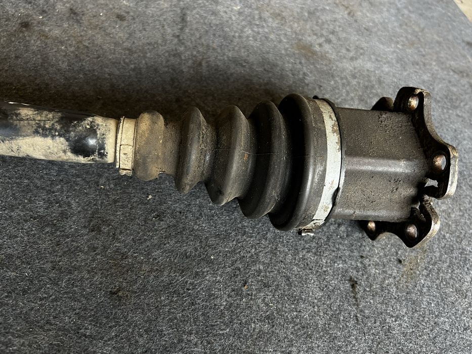 Полуоска ауди а4,б6- audi a4