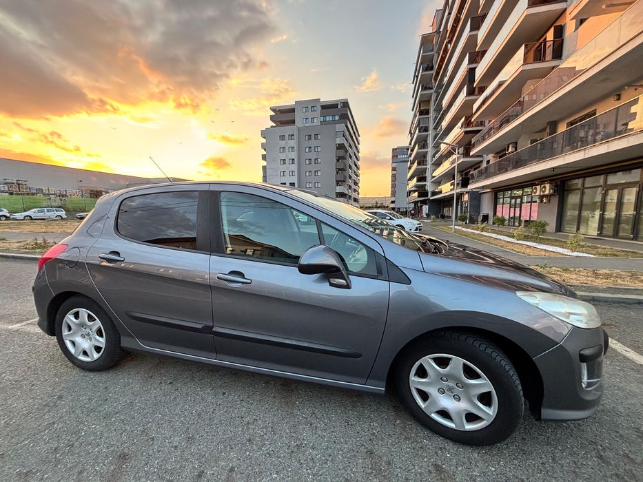 Peugeot 308 1.4 VTi 16V – 98 CP | GPL | Navi | Camere | Senzori