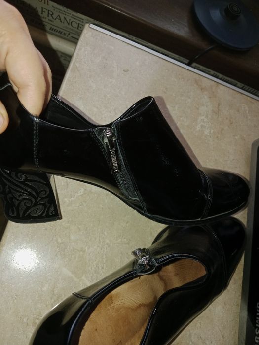 Красивый, удобный каблук. Зимний и осенний. В хорошем состоянии