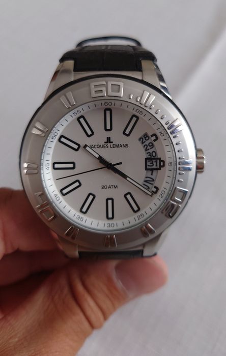 Продавам мъжки часовник Jacques Lemans