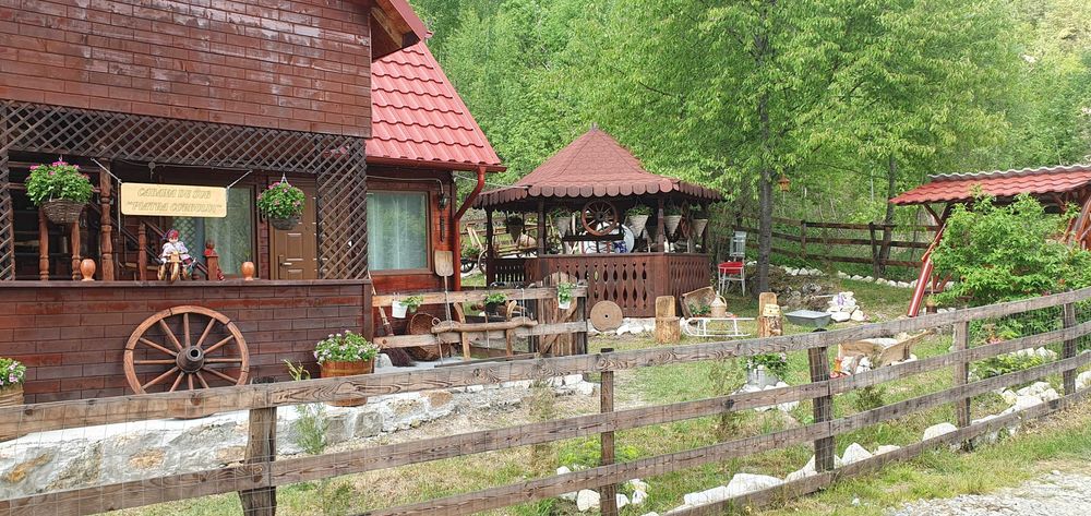 Cabană sau casă de vânzare...