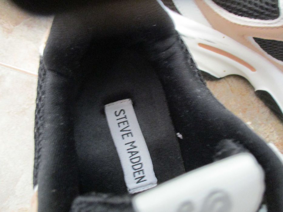 Дамски маратонки STEVE MADDEN/бели кецове