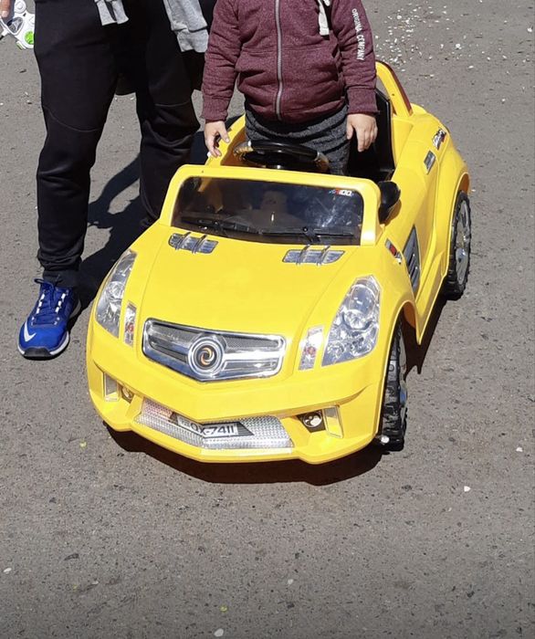 Машинка на аккумуляторе