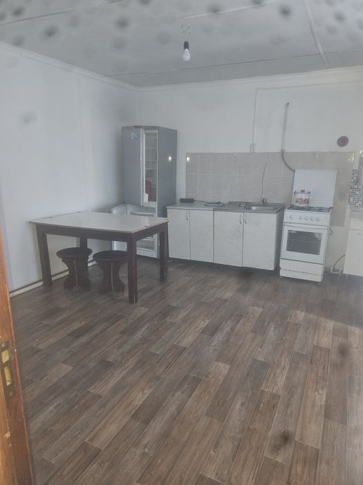 2 бөлмелі жазғы үй жалға беріледі.