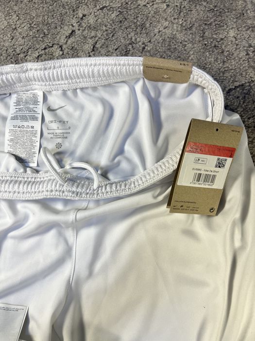 Чисто Нови Nike Бели Къси Панталонки - L Размер