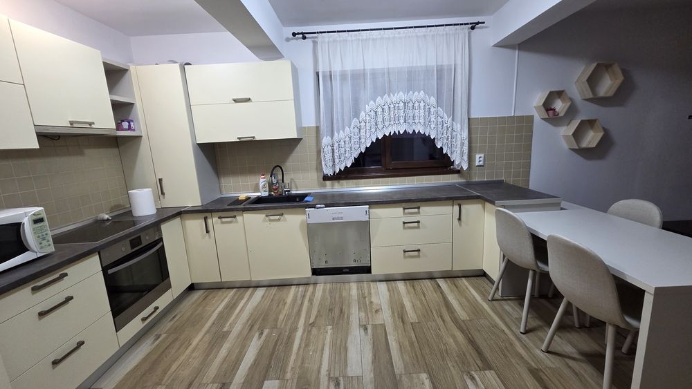 Închiriez duplex 800 EUR Floresti zona Cetatii
