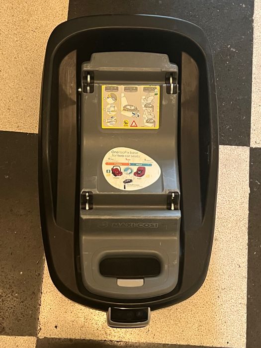 Maxi Cosi Pebble Plus и база