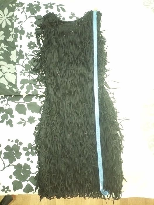 Официална черна рокля с ресни и пайети