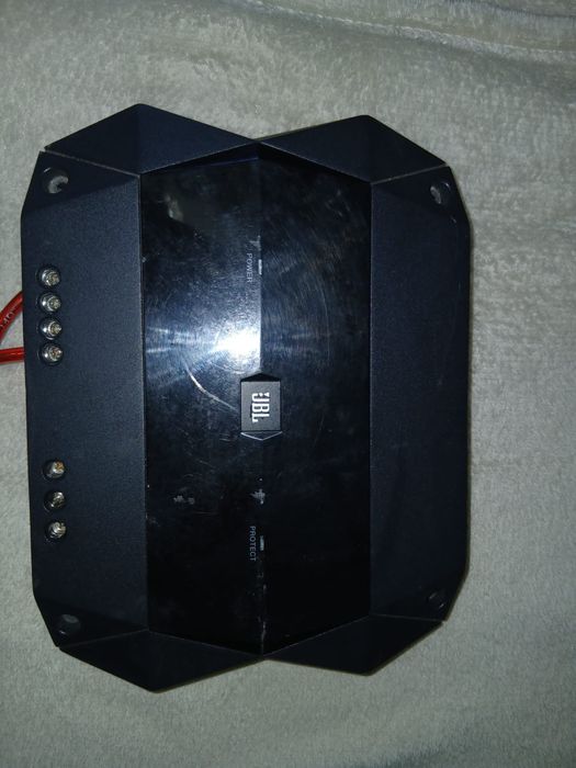 Subwoofer si amplificator JBL