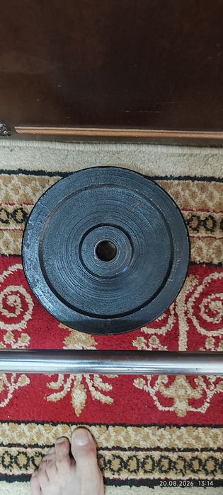 Продам заводской гриф и  блины для штанги