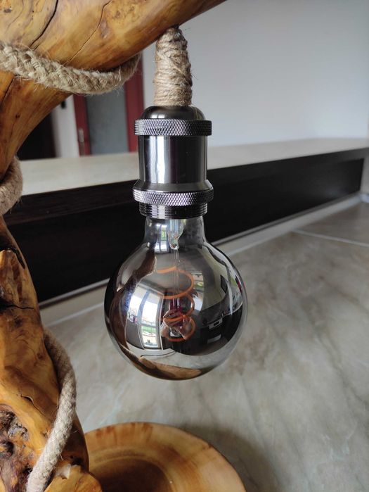 Нощна лампа от дърво