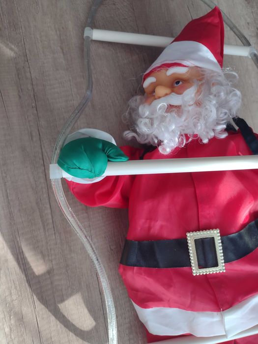 Дядо Коледа на стълбичка