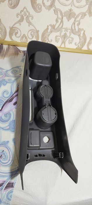 НОВЫЙ заводской Подстаканник и мелочей для авто COBALT. Цена договорн