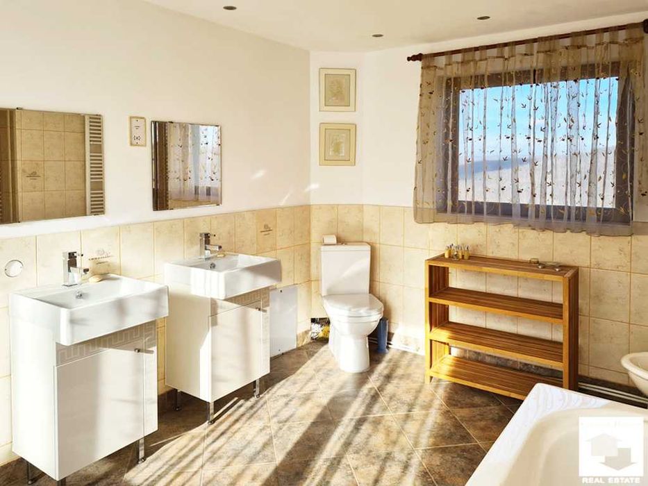 155075 Масивна къща с просторен двор в с. Любенци