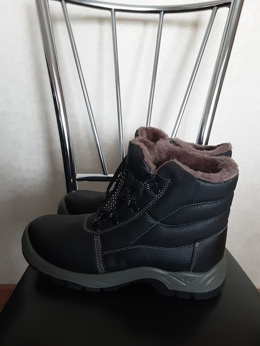 Қысқы аяқ киімдер сатылады