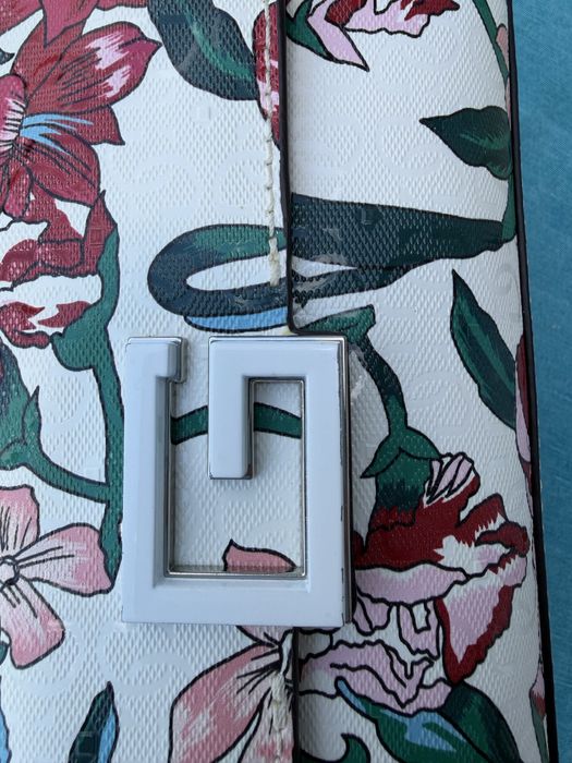 Дамска чанта Guess