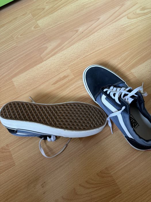 Vans обувки.
