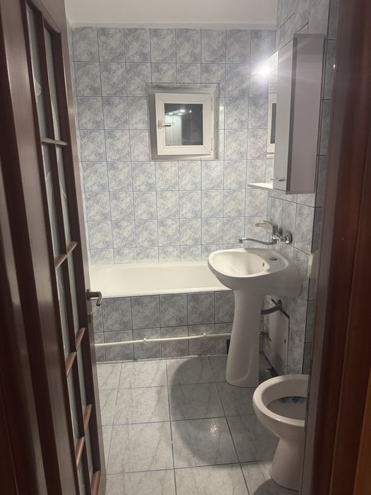 Inchiriez apartament