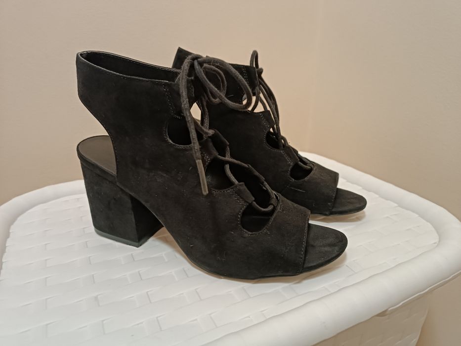 Дамски сандали с връзки на широк ток. 38 номер H&M Divided