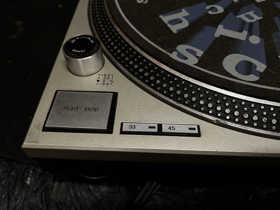 Tecnhics SL-1200 mk5