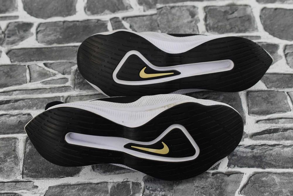 маратонки Nike 45 номер