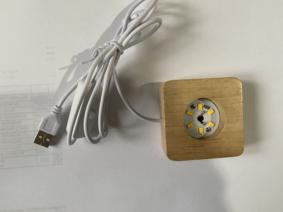 Lampa led lumina calda.