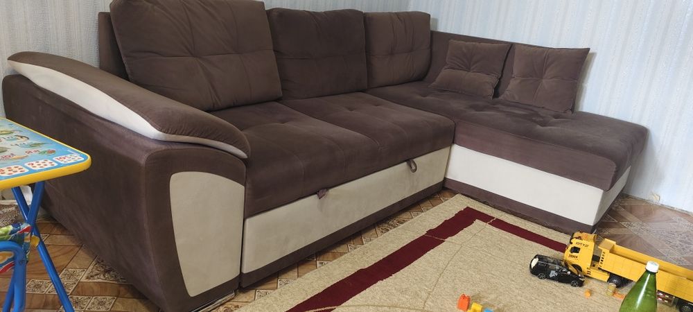 Продается шкаф и диван .