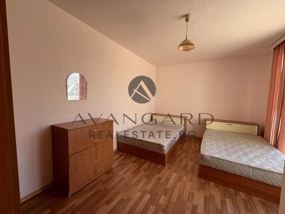 Продава се Тристаен апартамент в Пловдив, Кършияка - 100 кв.м за 2050 €/кв.м - Снимка #1