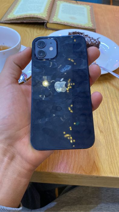 Продаю Айфон 12!