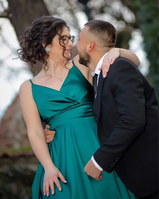 Зелена рокля с презрамки 42 размер