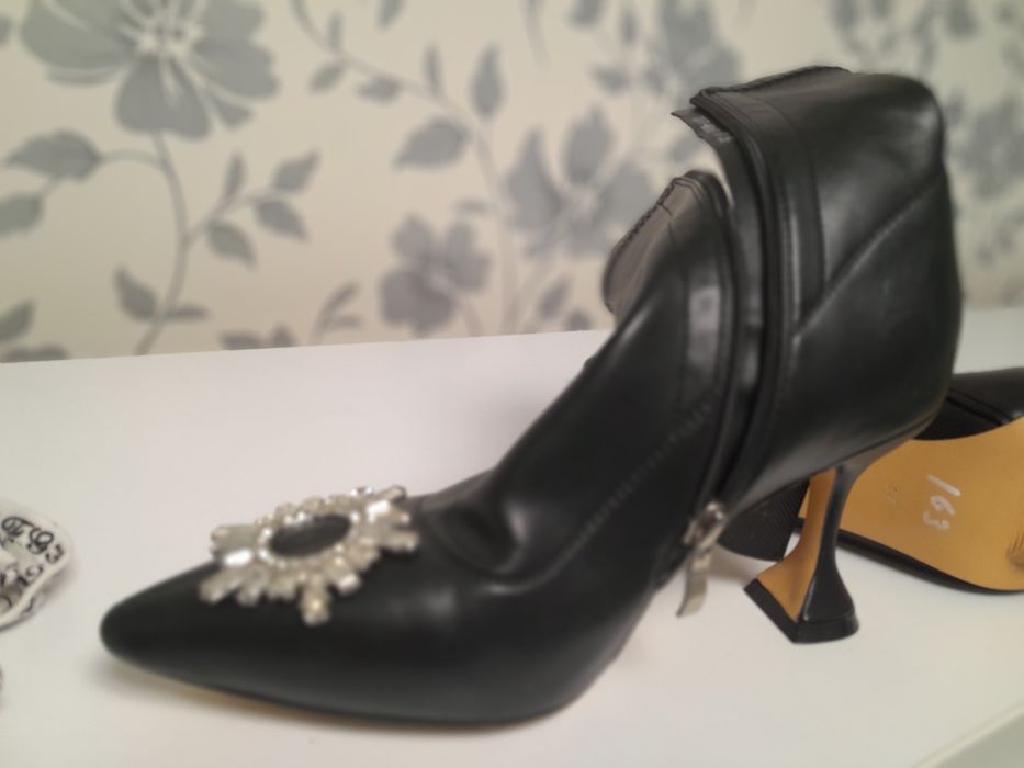 Сапожки новые  37 р