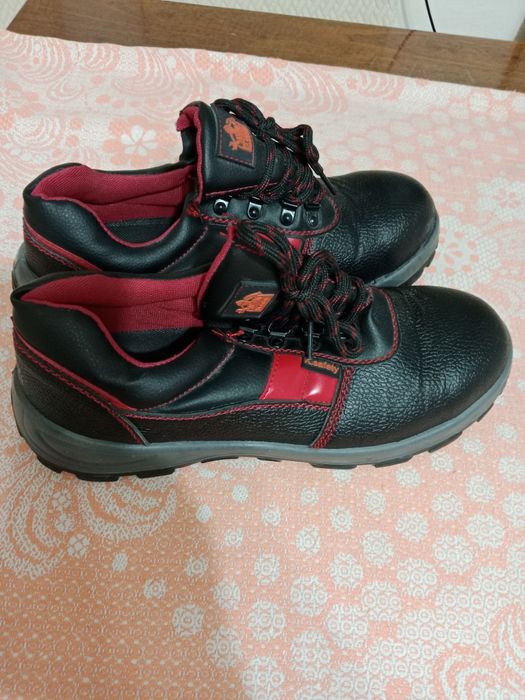 Продам спец обувь