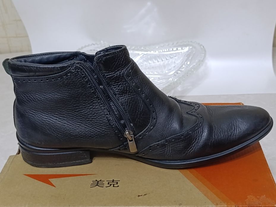 Полусапожки мужские утеплённые из натуральной кожи.Размер 43-44.