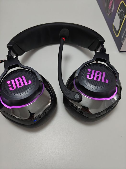 Casti wireless JBL Quantum 810 ca noi
