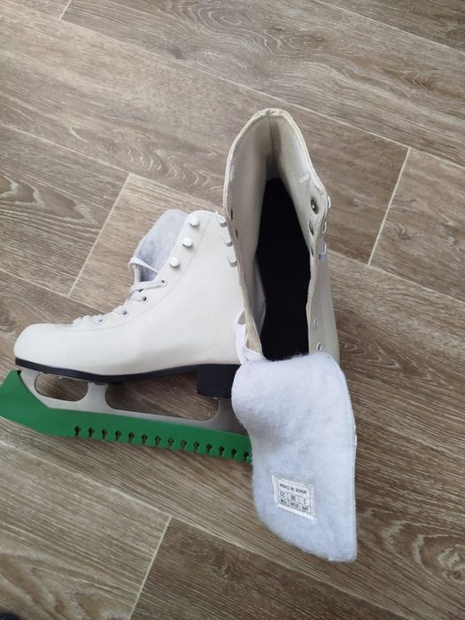 Продам детские коньки 36 р